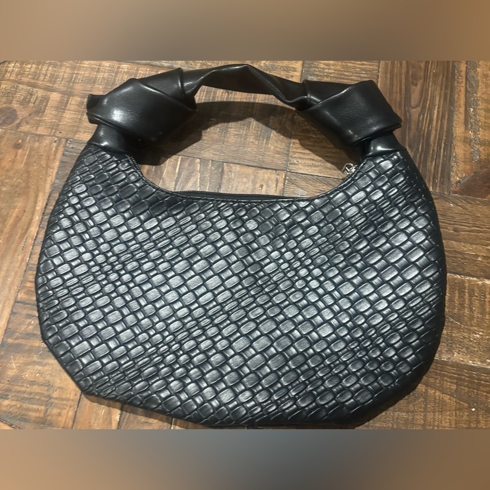 Black Woven Handbag, great condition inside and out ! - Picture 5 of 9